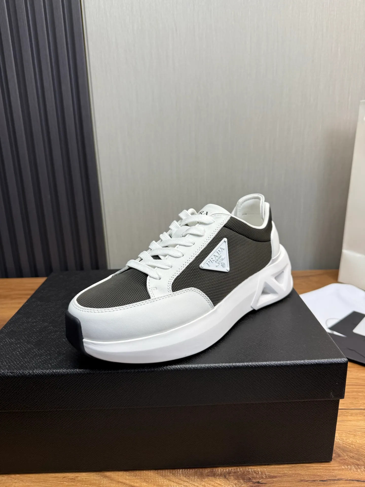 Men's shoes 💰760💰 [PRADA] New models synchronized with the official website, high-quality shipments ✔️Best sellers🔥 Original cowhide + cowhide lining, 1🆚1 replica, original original sole, 38-45 (men's 38.45 custom-made, non-refundable)